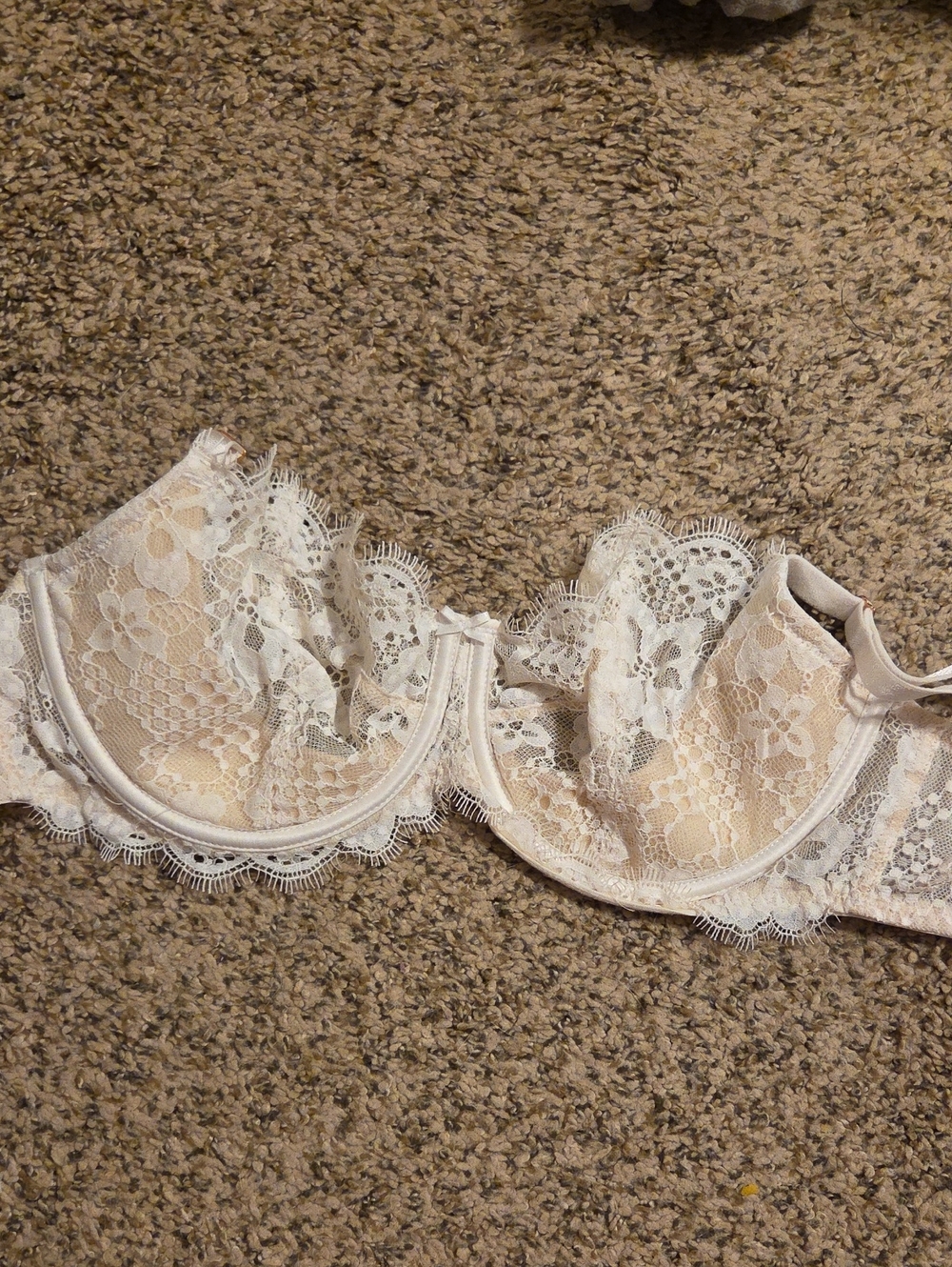 Victoria's Secret Cream Lace Underwire Balconette Bra
